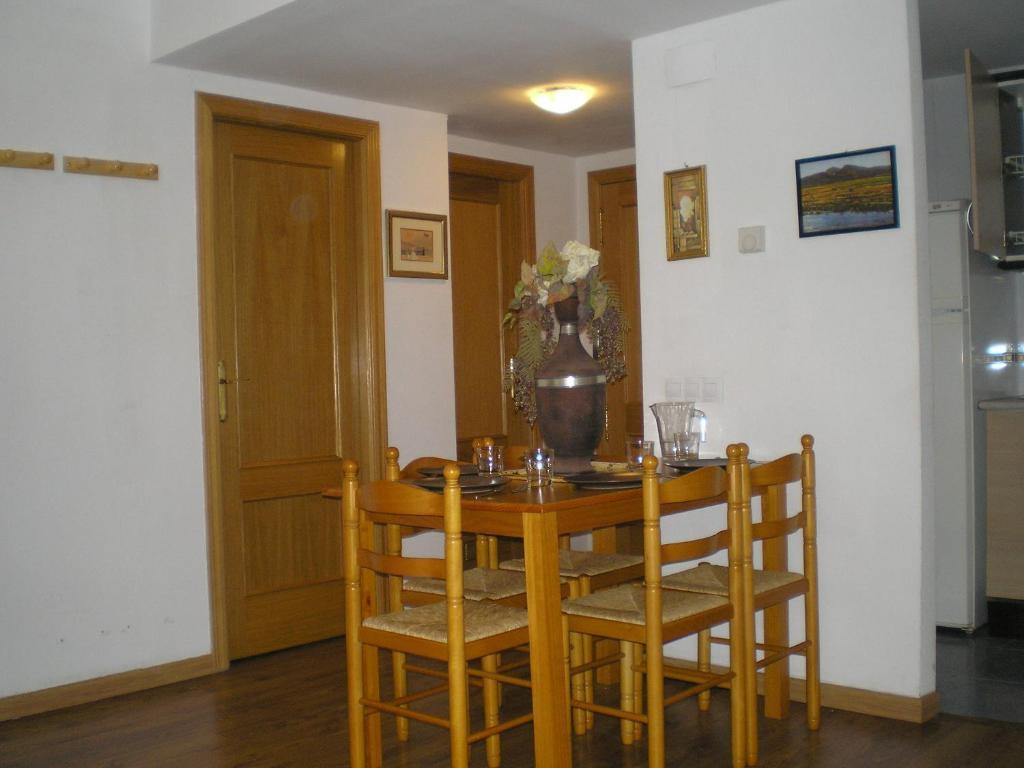 Apartamentos Turisticos Reyes Catolicos ซาราโกซา ห้อง รูปภาพ